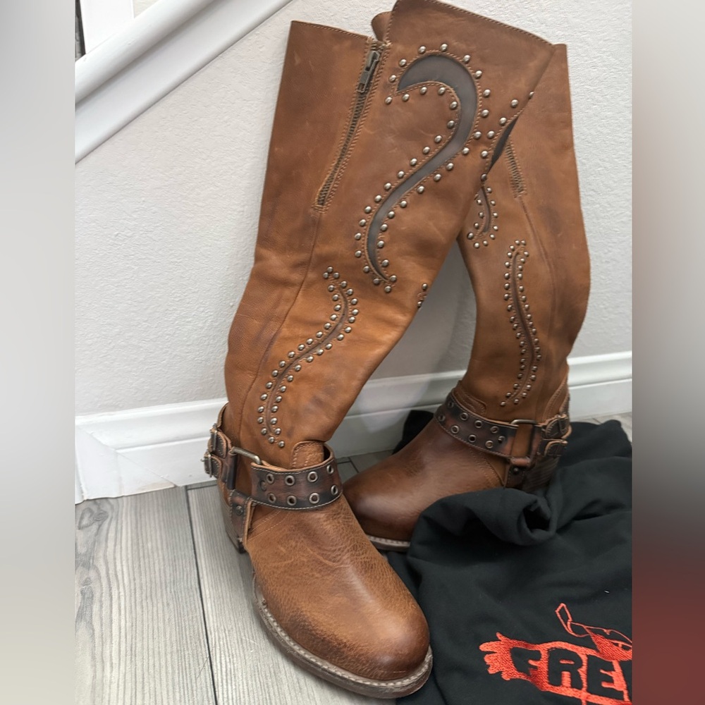 Free bird like new boots size 8 beautiful pristine condition one once